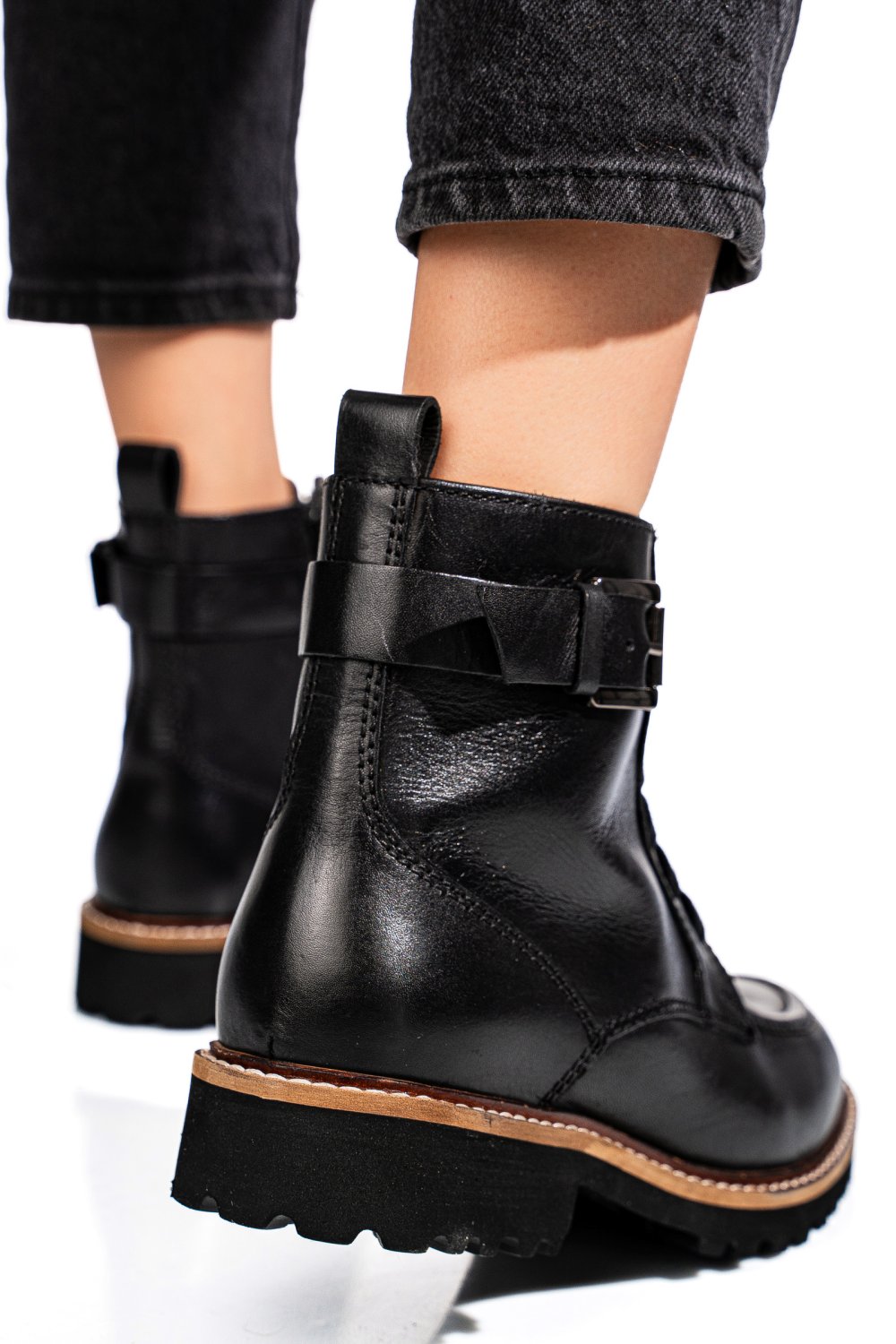 Fekete természetes bőr bakancs vs7hb25-4205