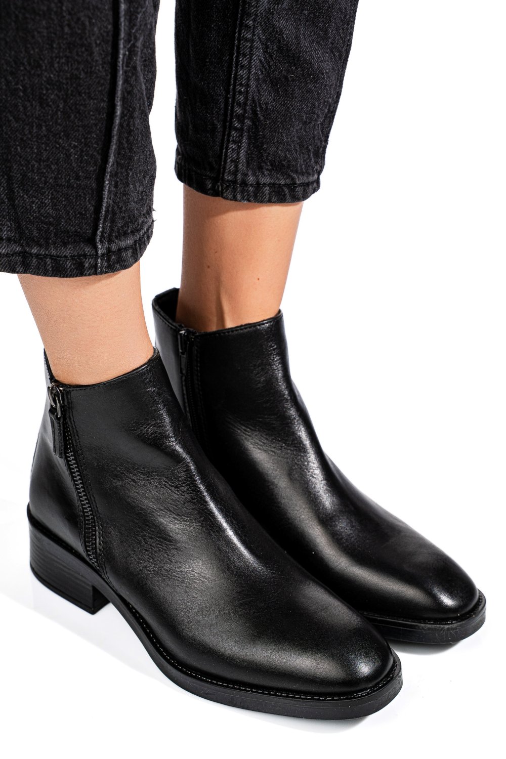 Fekete természetes bőr bakancs vs7hb22-4202