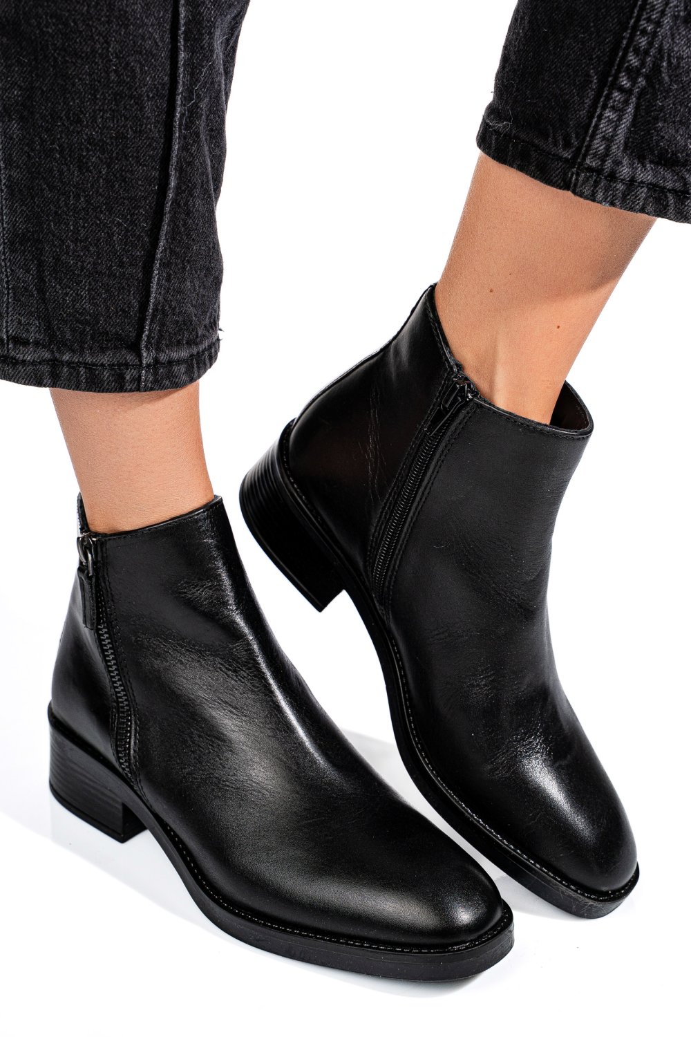 Fekete természetes bőr bakancs vs7hb22-4202