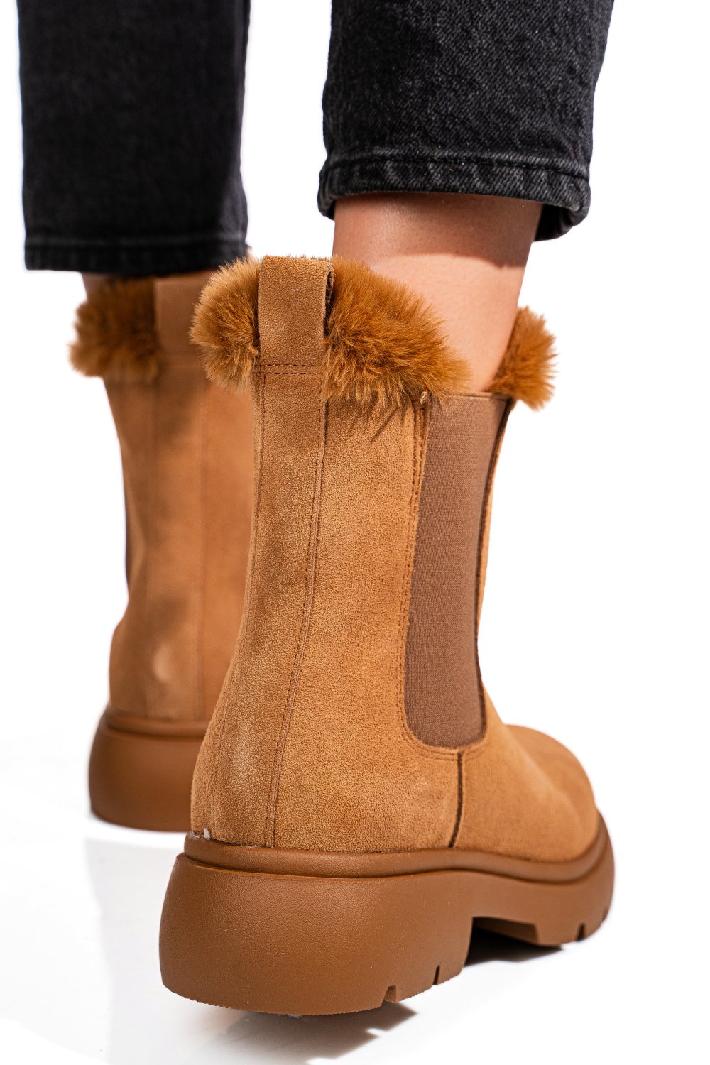 Barna fordított bőr bakancs is7h443