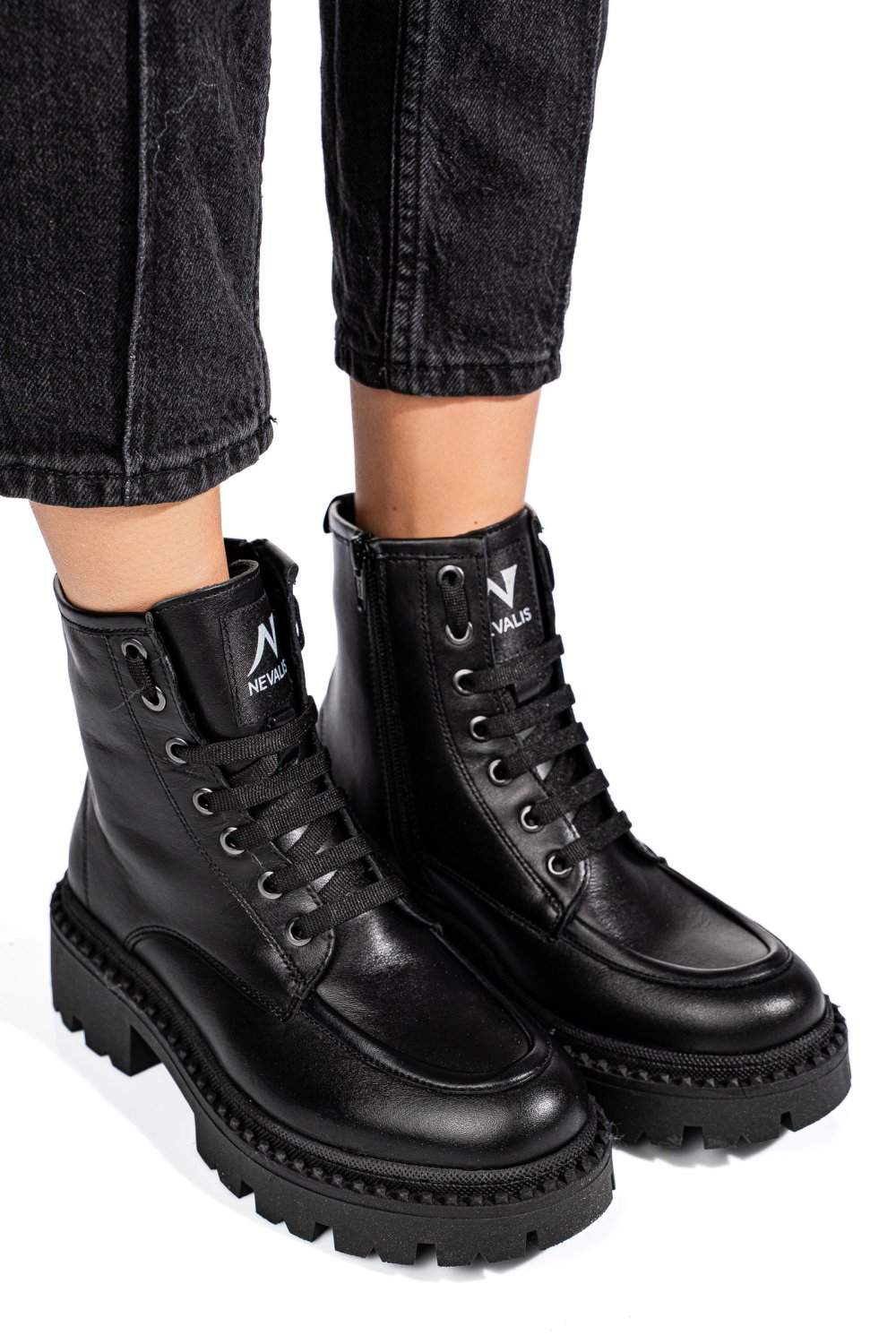 Fekete természetes bőr bakancs 4s7h35