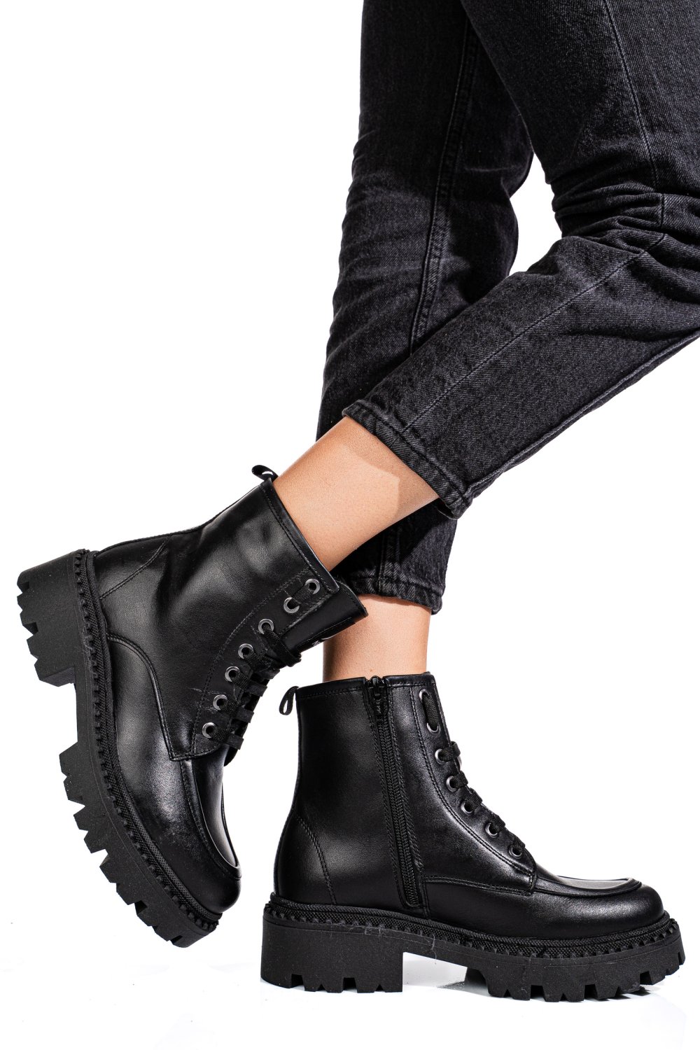 Fekete természetes bőr bakancs 4s7h35