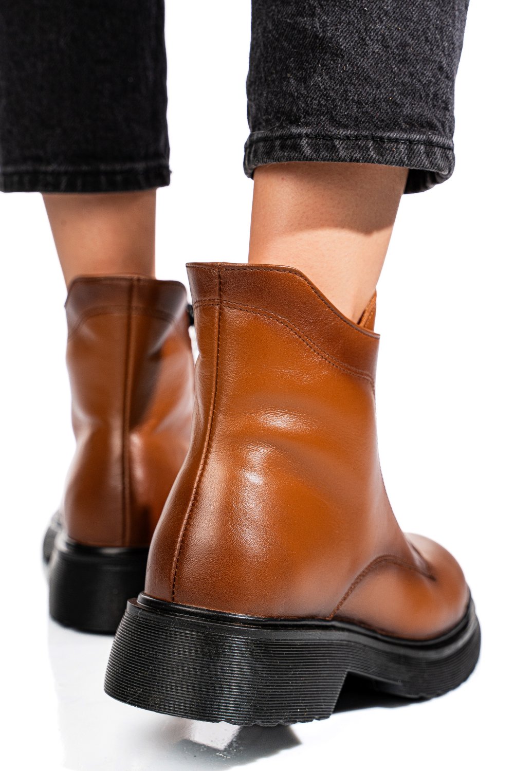 Barna természetes bőr bakancs 4s7h23