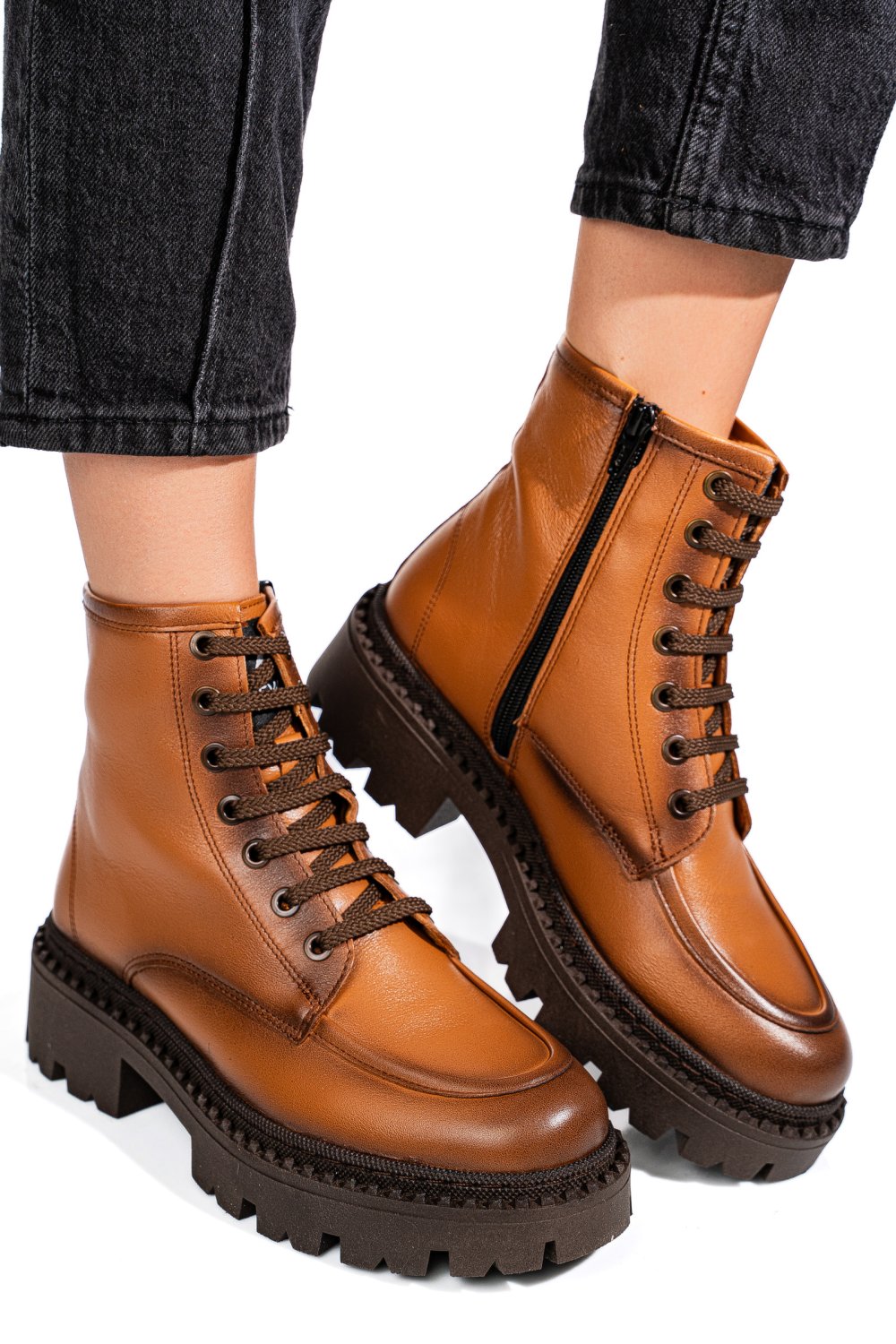 Barna természetes bőr bakancs 4s7h35