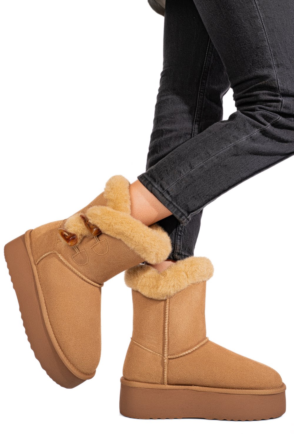 Barna fordított bőr csizma 1s7h279