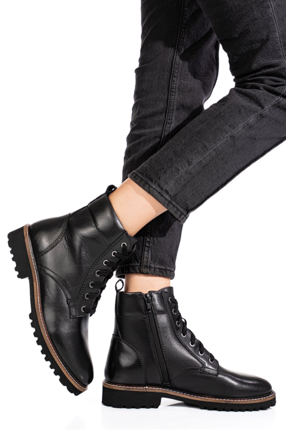 Fekete természetes bőr bakancs 8s7h589