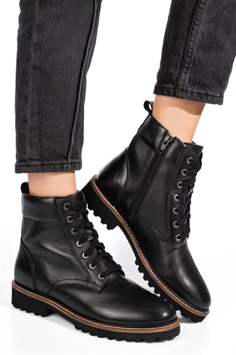 Fekete természetes bőr bakancs 8s7h589