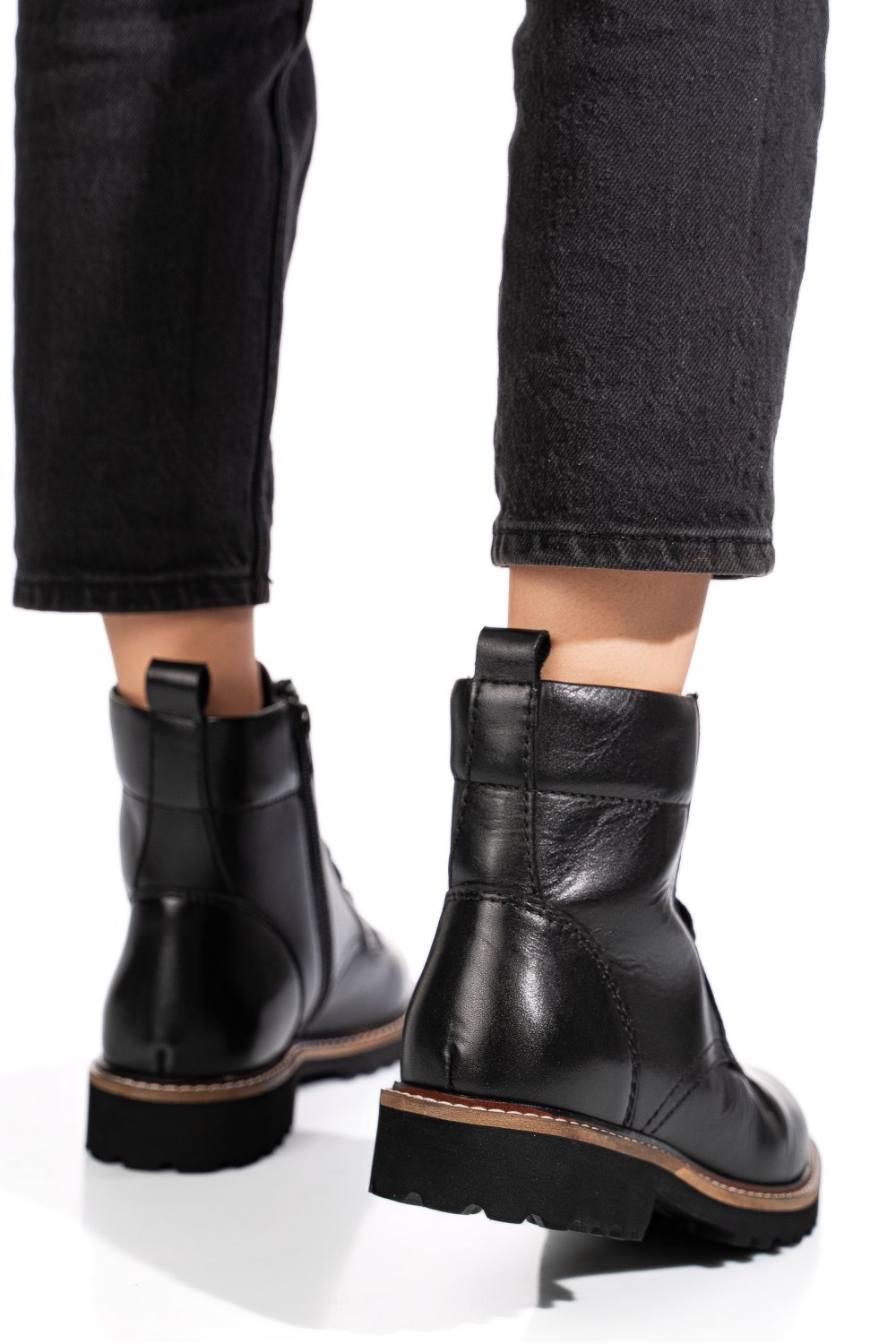 Fekete természetes bőr bakancs 8s7h589