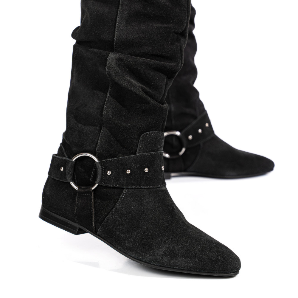 Hosszú szárú női csizma