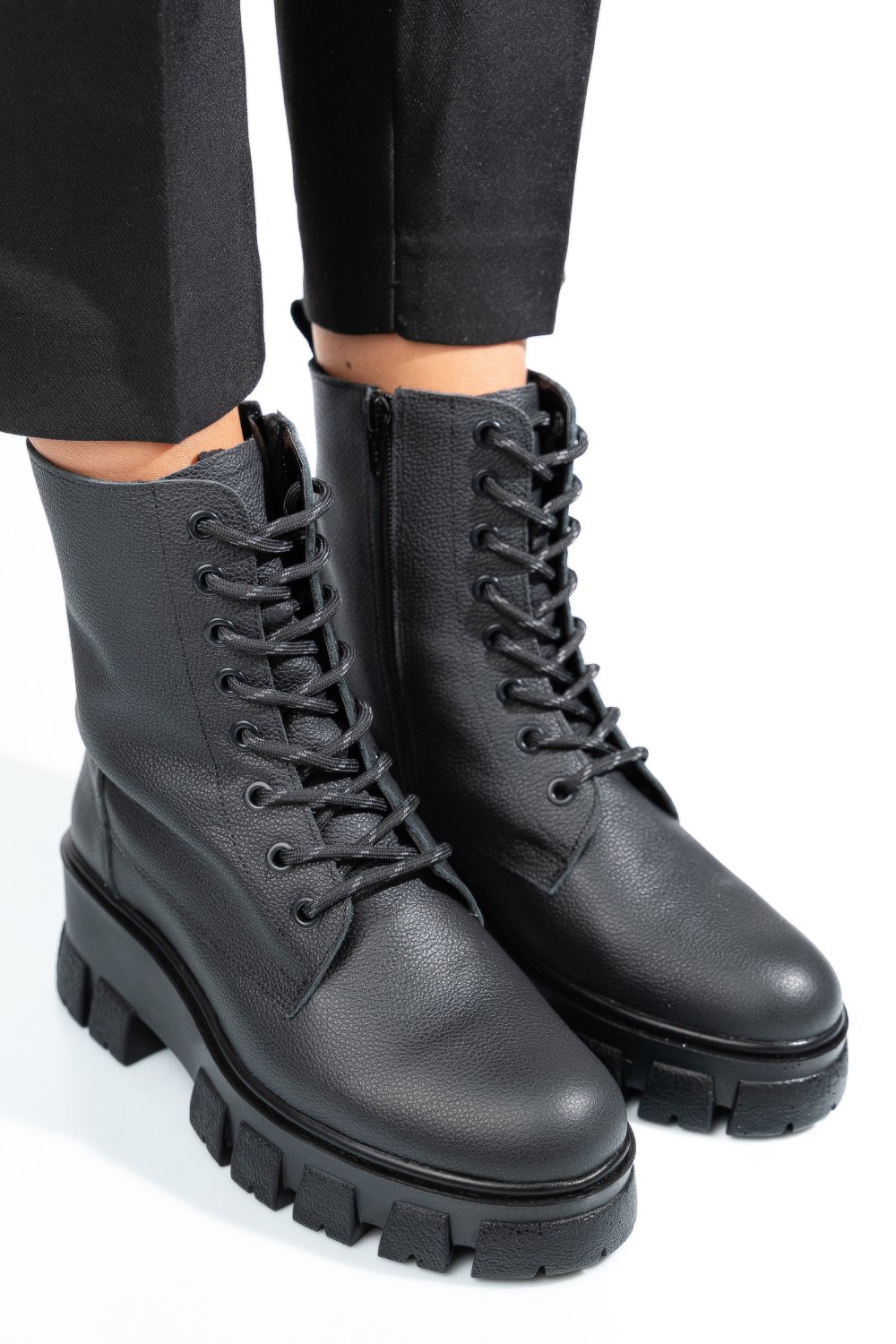 Fekete természetes bőr bakancs 1s7h55