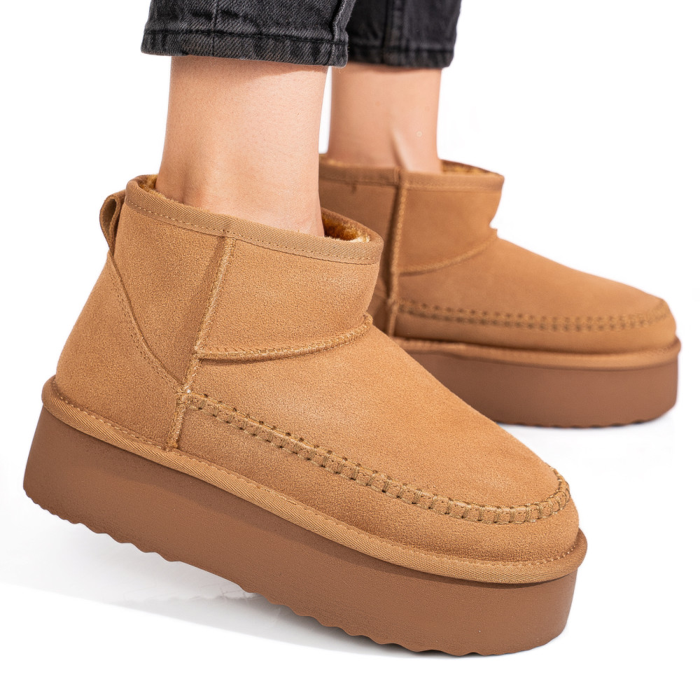 Rövid szárú női csizma