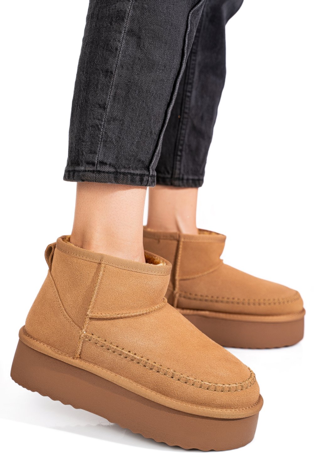 Barna fordított bőr csizma 1s7h262