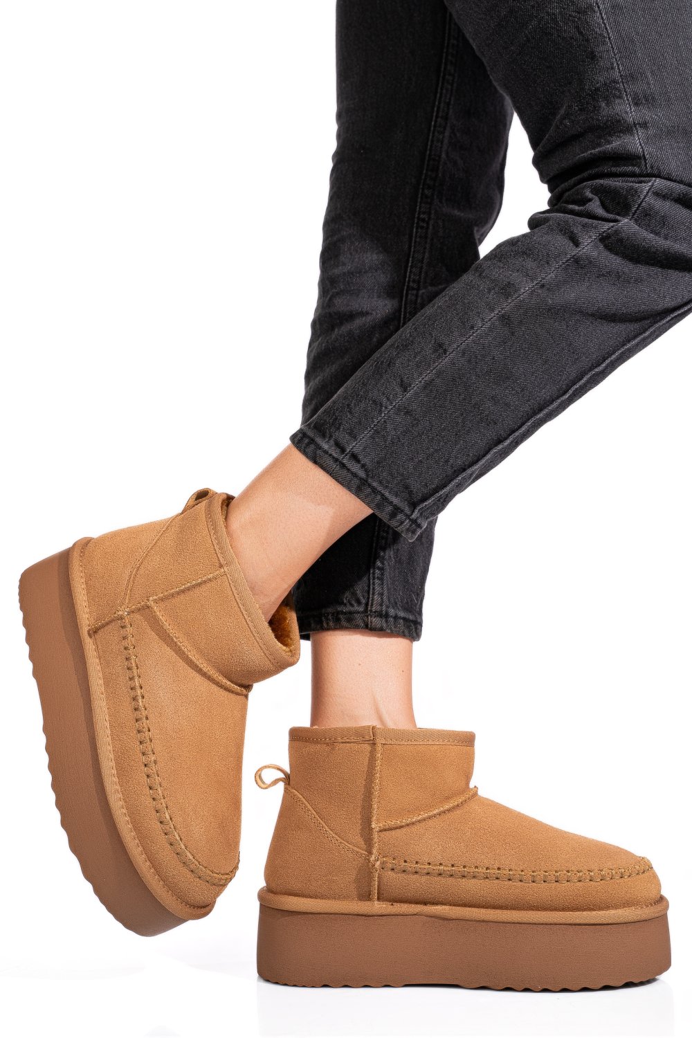 Barna fordított bőr csizma 1s7h262