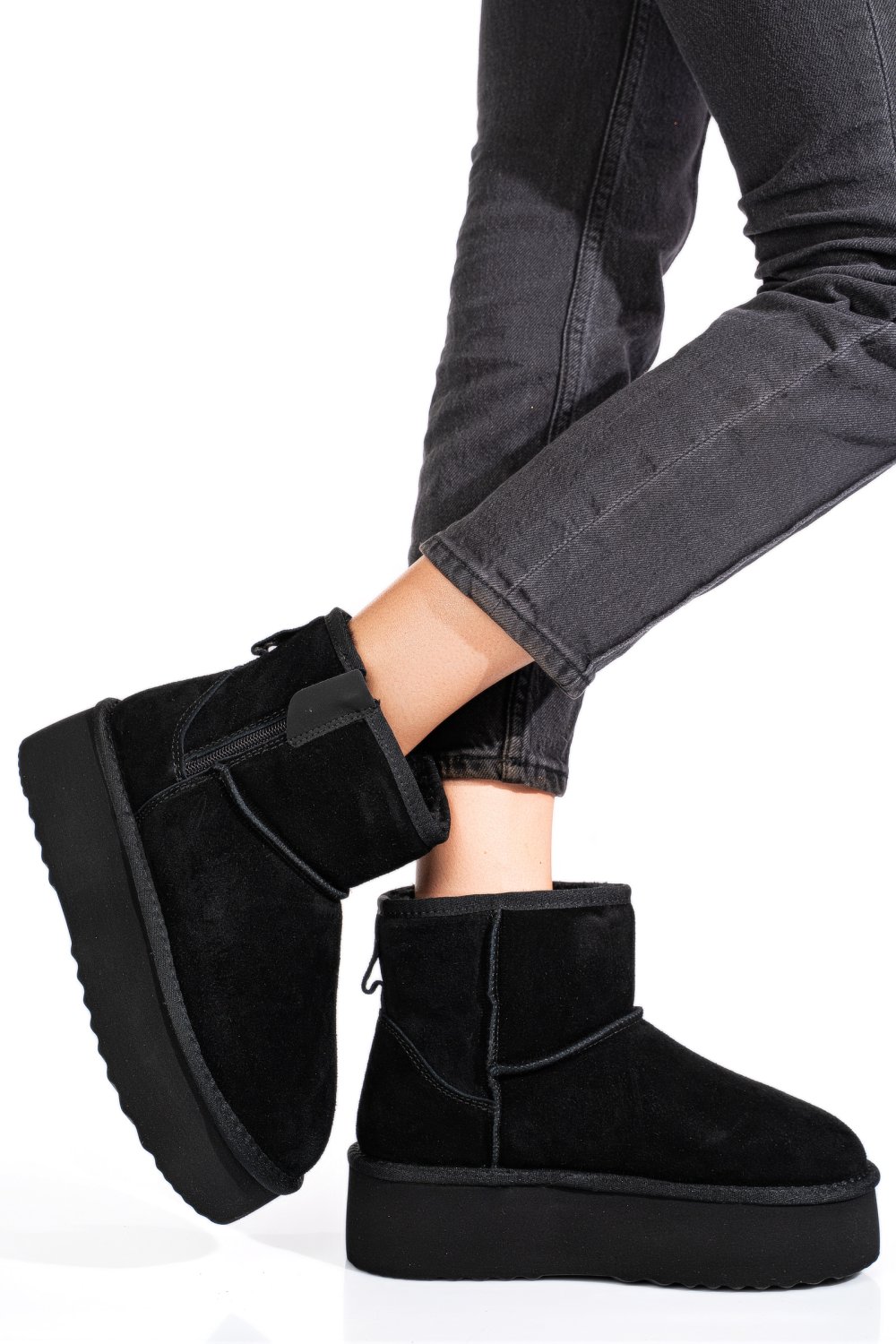 Fekete fordított bőr csizma 1s7h252