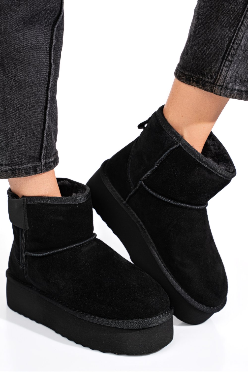 Fekete fordított bőr csizma 1s7h252