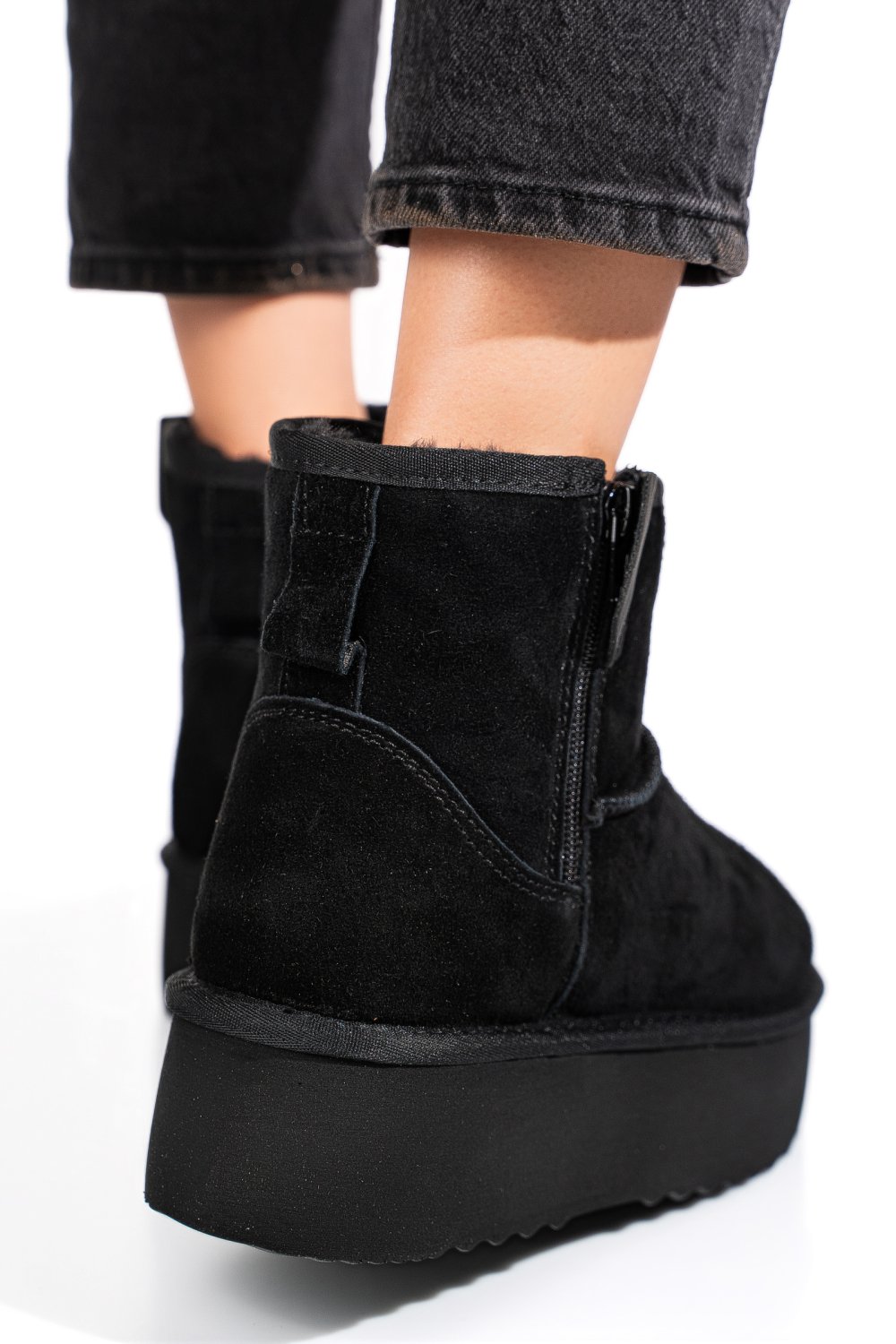 Fekete fordított bőr csizma 1s7h252