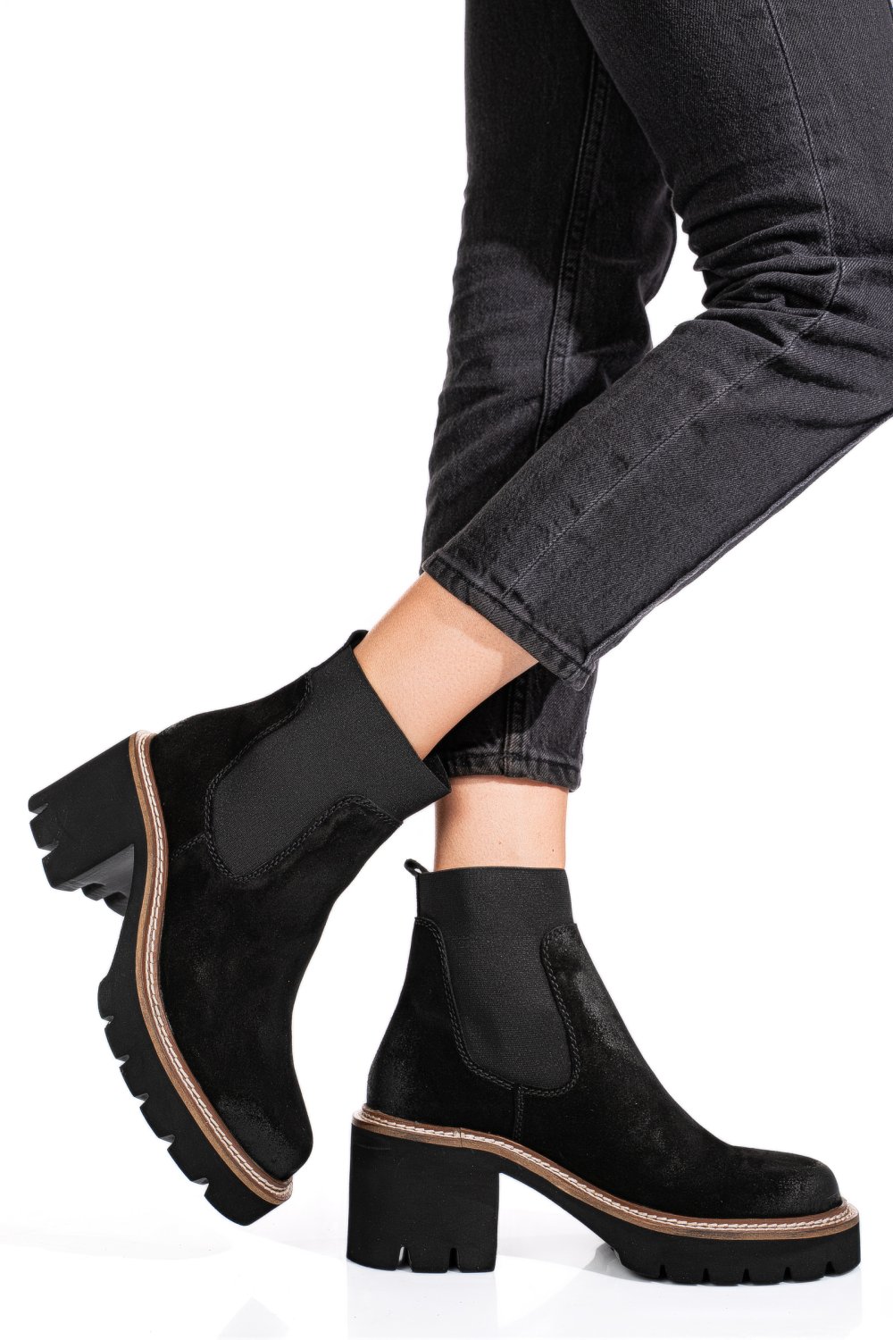 Fekete fordított bőr bakancs 1s7h3115