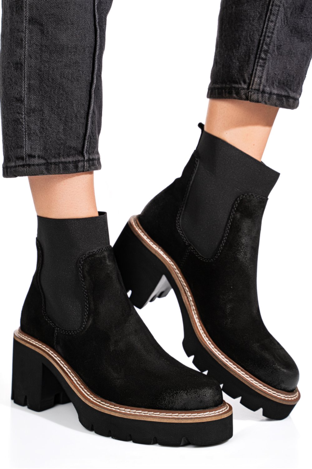 Fekete fordított bőr bakancs 1s7h3115