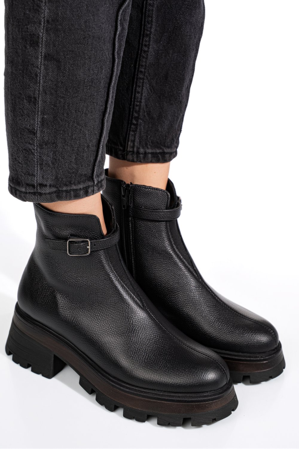 Fekete természetes bőr bakancs 4s7h30