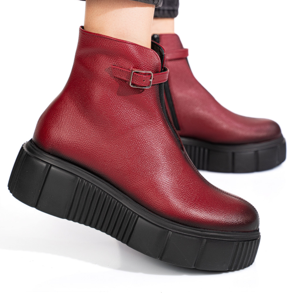 Bélelt női bokacsizma