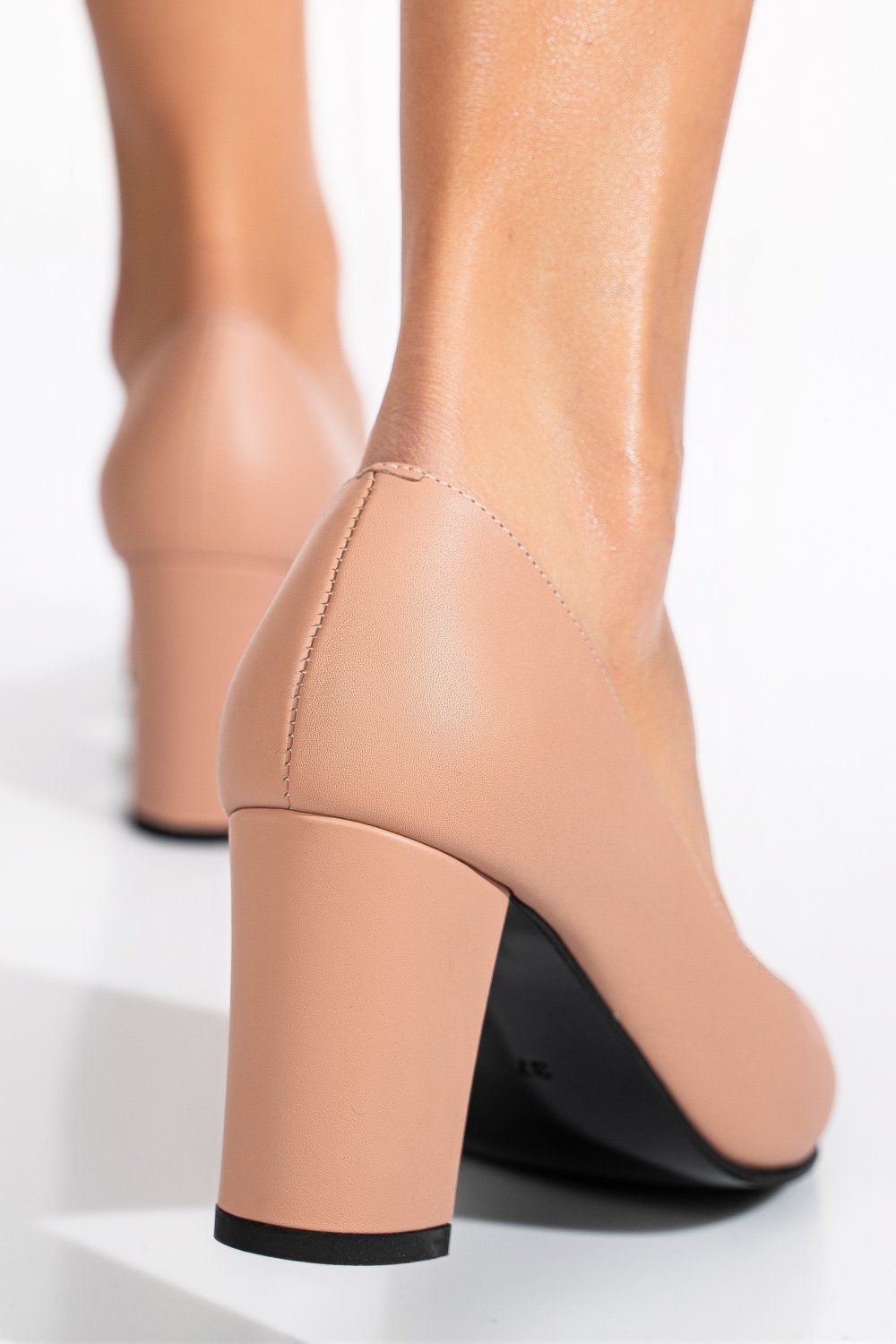 Rózsaszín természetes bőr magassarkú cipők 1s7h700