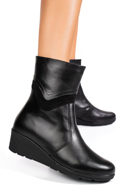 Fekete természetes bőr bakancs 7s7h35