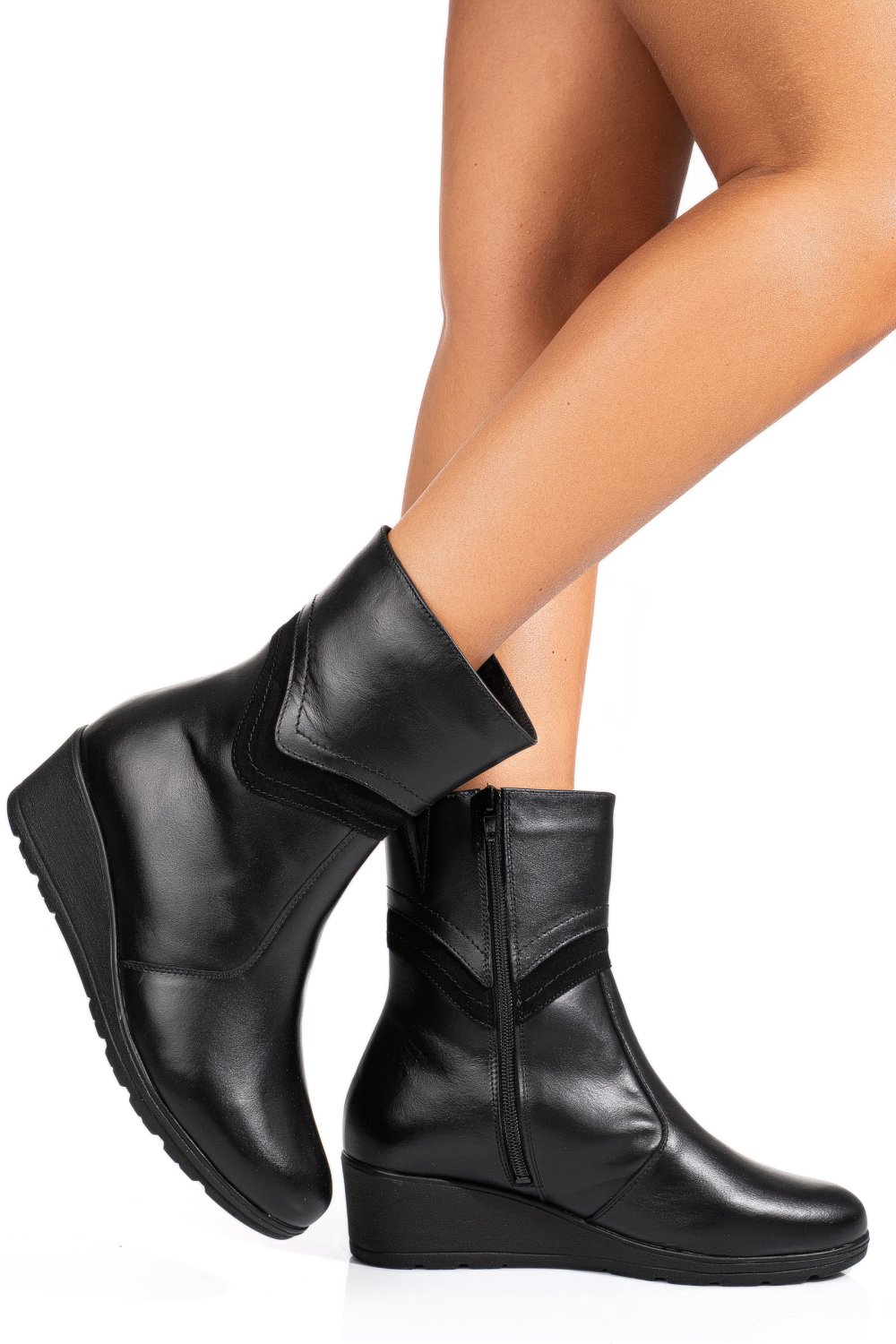 Fekete természetes bőr bakancs 7s7h35