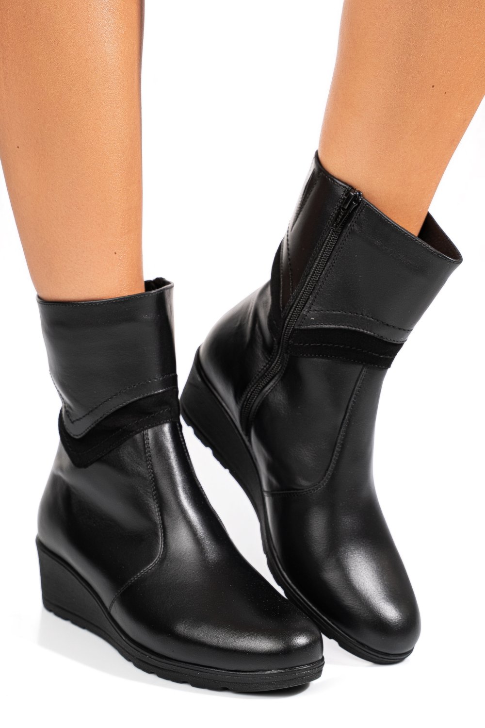 Fekete természetes bőr bakancs 7s7h35