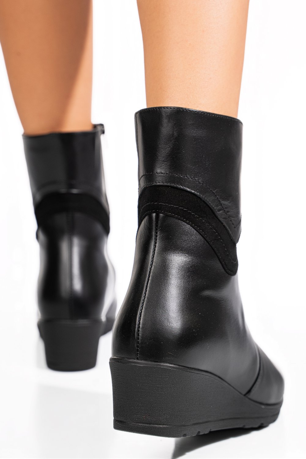 Fekete természetes bőr bakancs 7s7h35