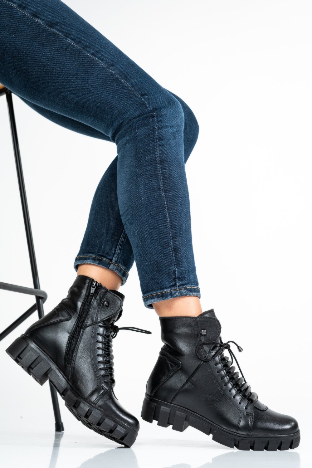 Fekete természetes bőr bakancs 9s7h47