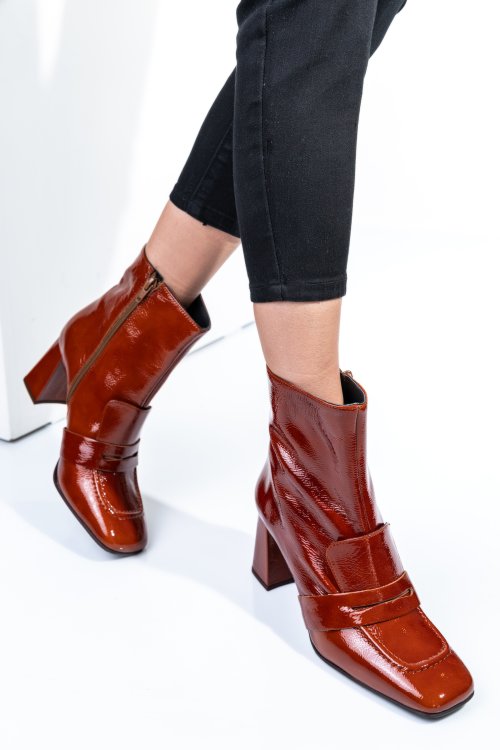 Barna természetes lakkozott bőr bokacsizma 0s7h008