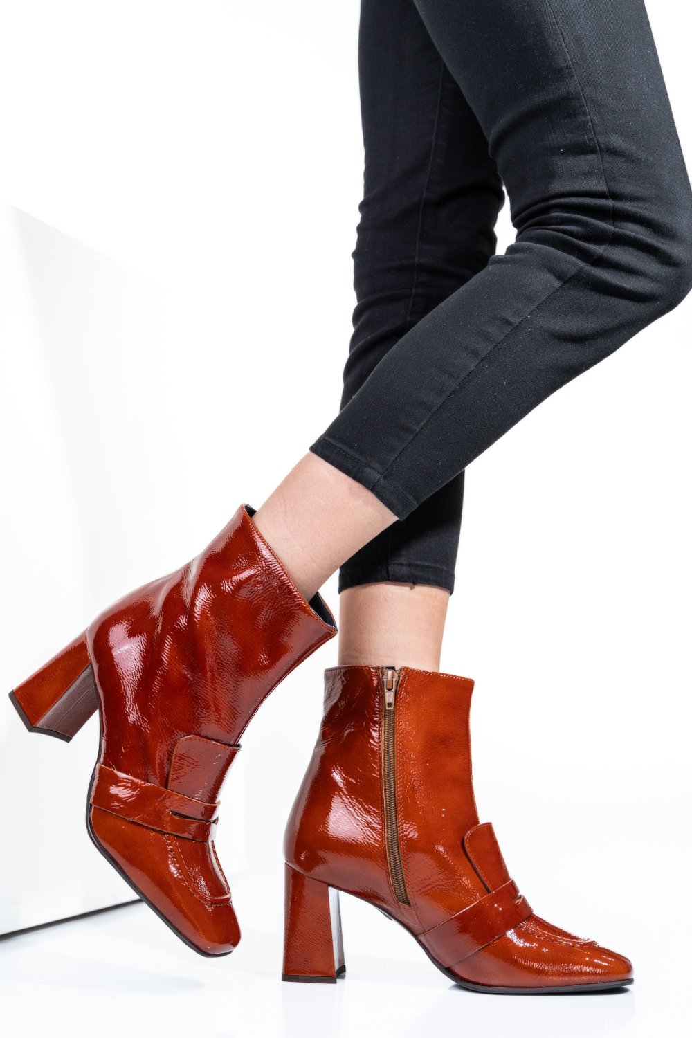 Barna természetes lakkozott bőr bokacsizma 0s7h008