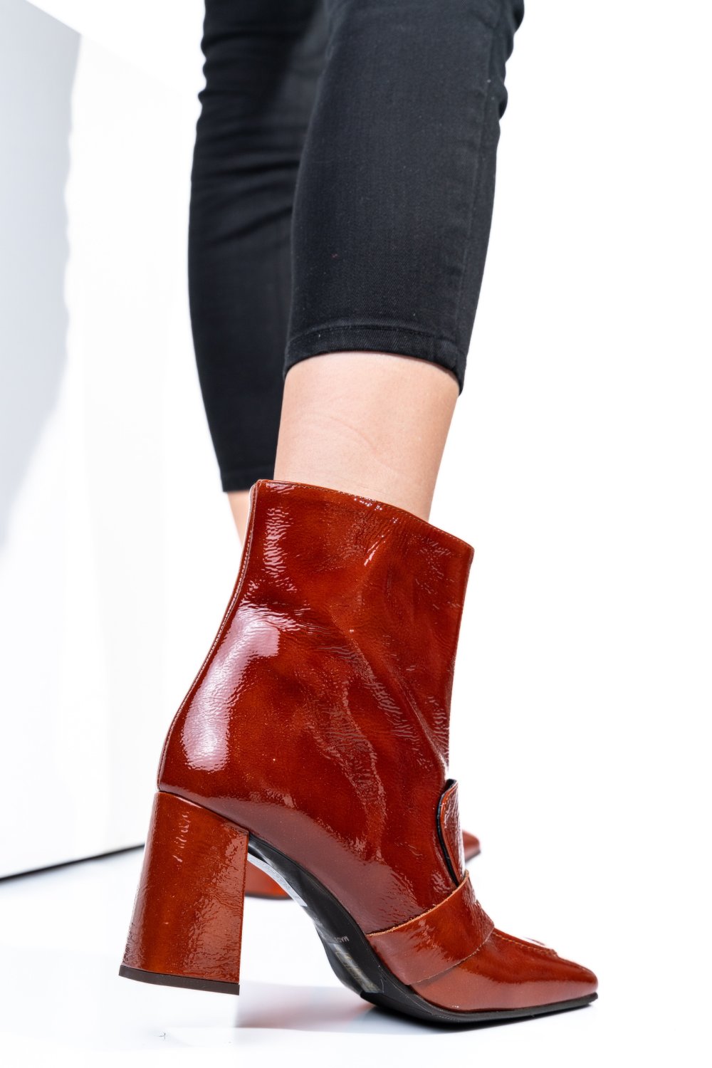 Barna természetes lakkozott bőr bokacsizma 0s7h008