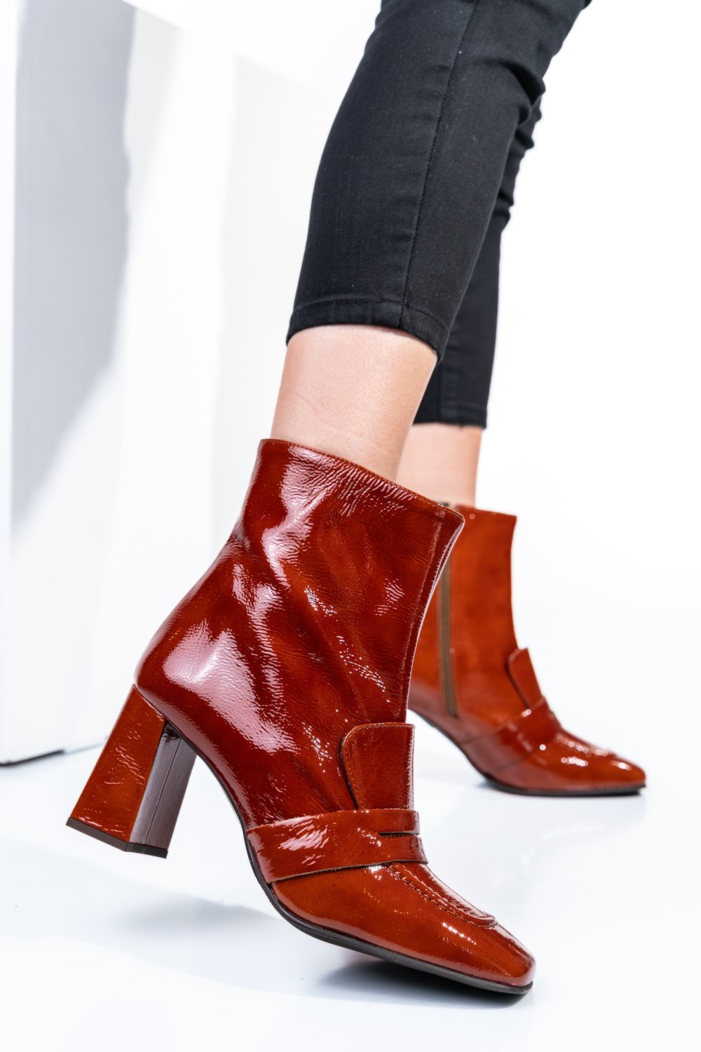 Barna természetes lakkozott bőr bokacsizma 0s7h008