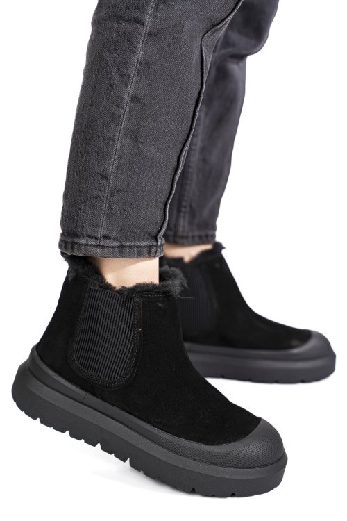 Fekete fordított bőr bakancs is7h1403