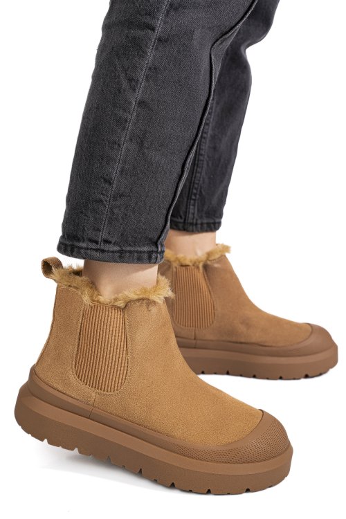 Barna fordított bőr bakancs is7h1403