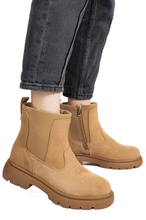 Barna fordított bőr bakancs is7h444