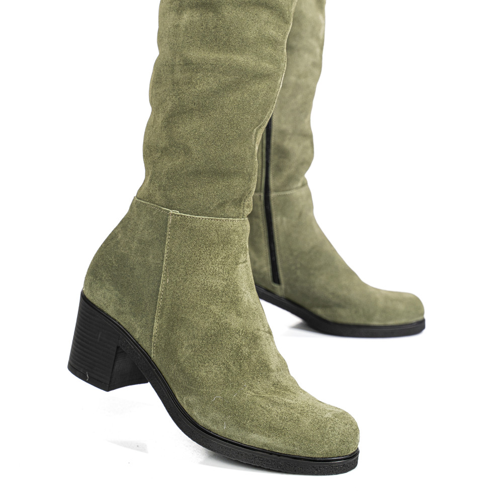 Hosszú szárú női csizma