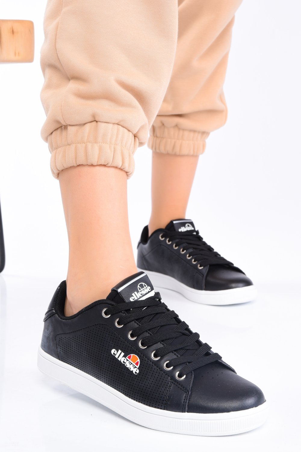 Ellesse fekete sportcipők es7hl01w80445