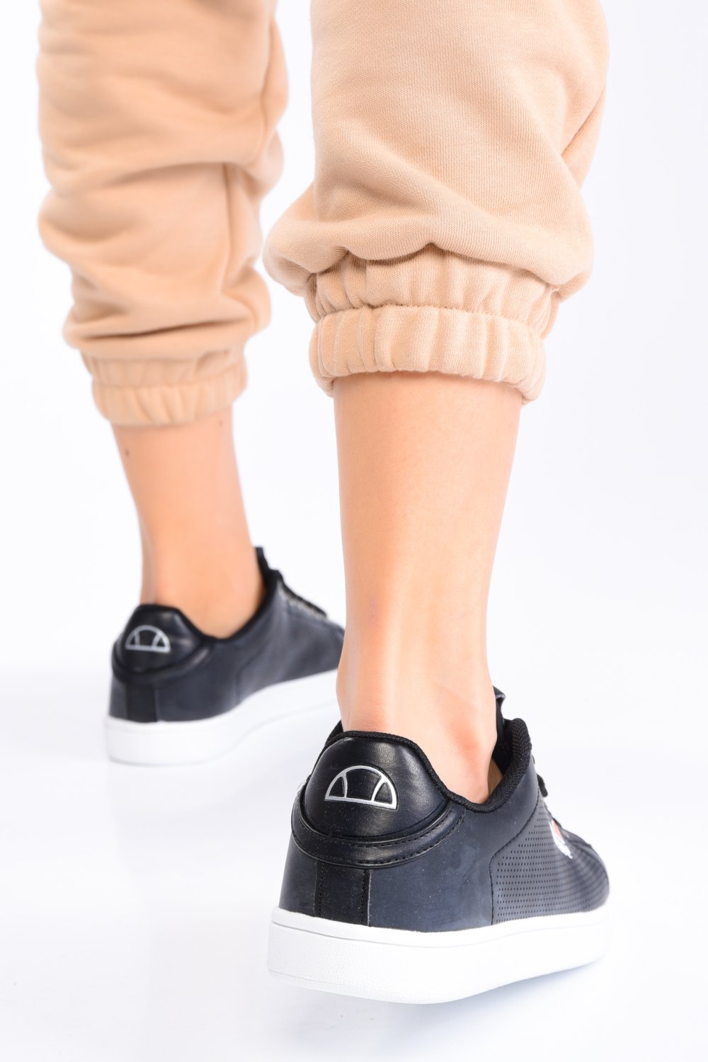 Ellesse fekete sportcipők es7hl01w80445