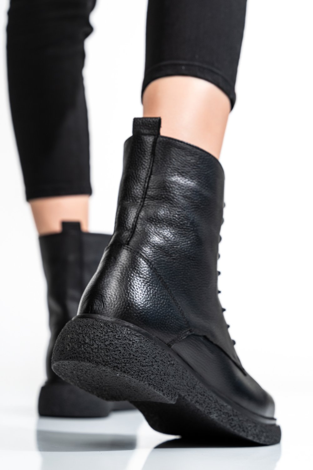 Fekete természetes bőr bakancs 2s7h32-002sfl