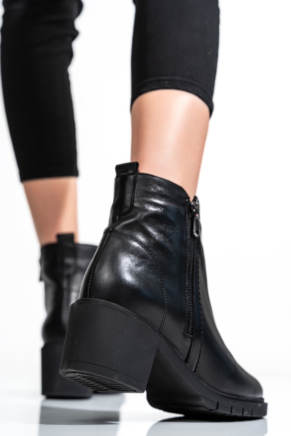 Fekete természetes bőr bokacsizma 2s7h32-026np