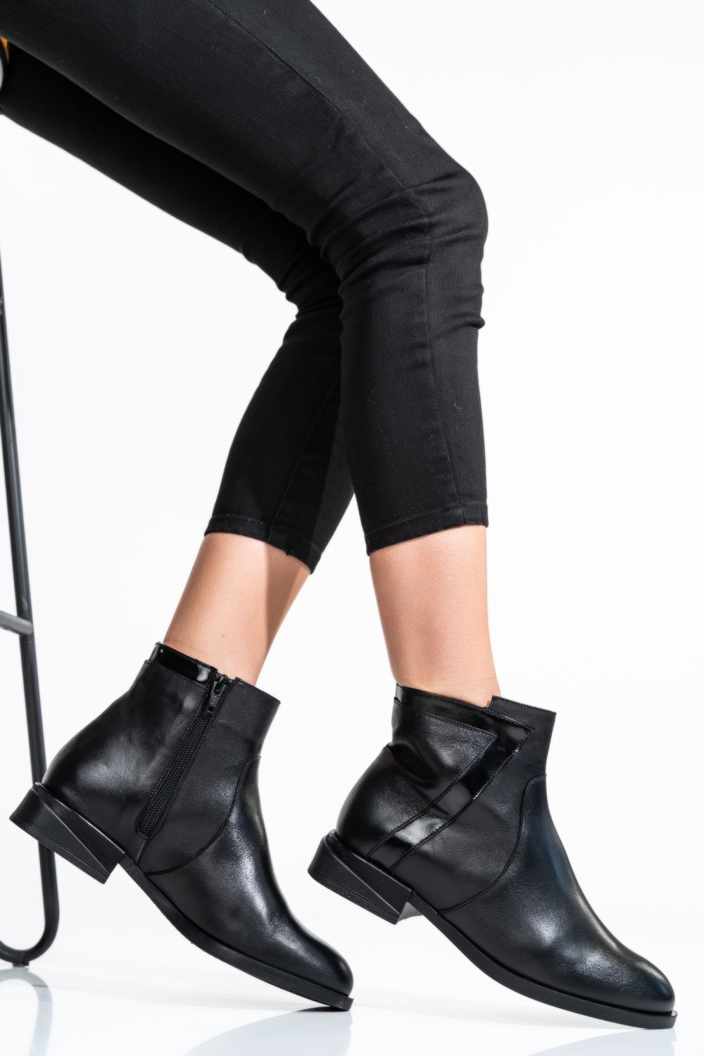 Fekete természetes bőr bakancs 2s7h32-006np-npk