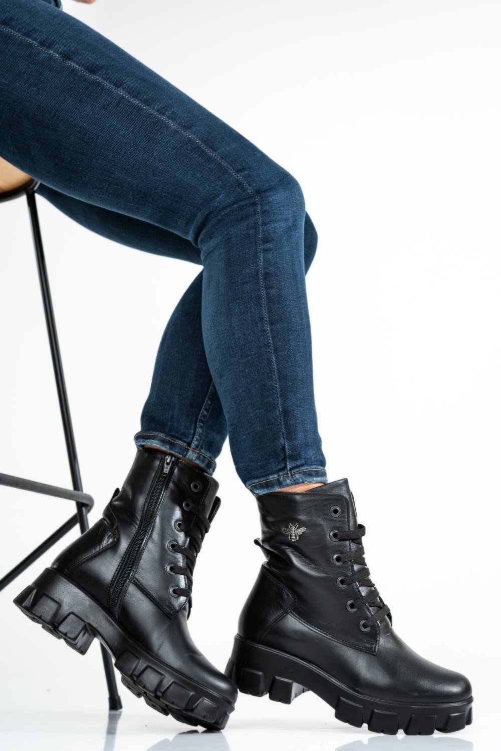 Fekete természetes bőr bakancs 9s7h52