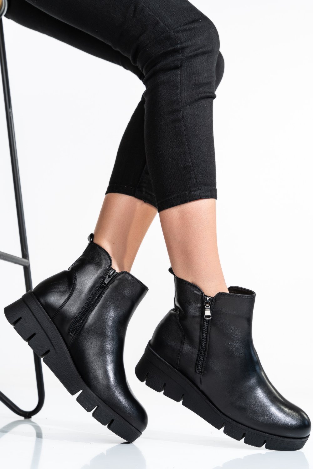 Fekete természetes bőr bakancs 2s7h32-023np