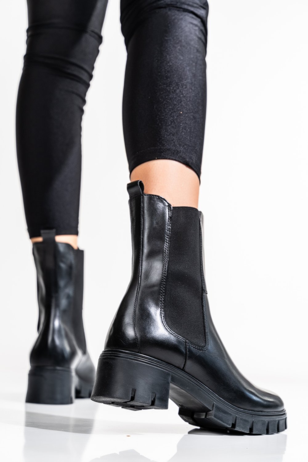 Fekete természetes bőr bakancs vs7hb08-3202