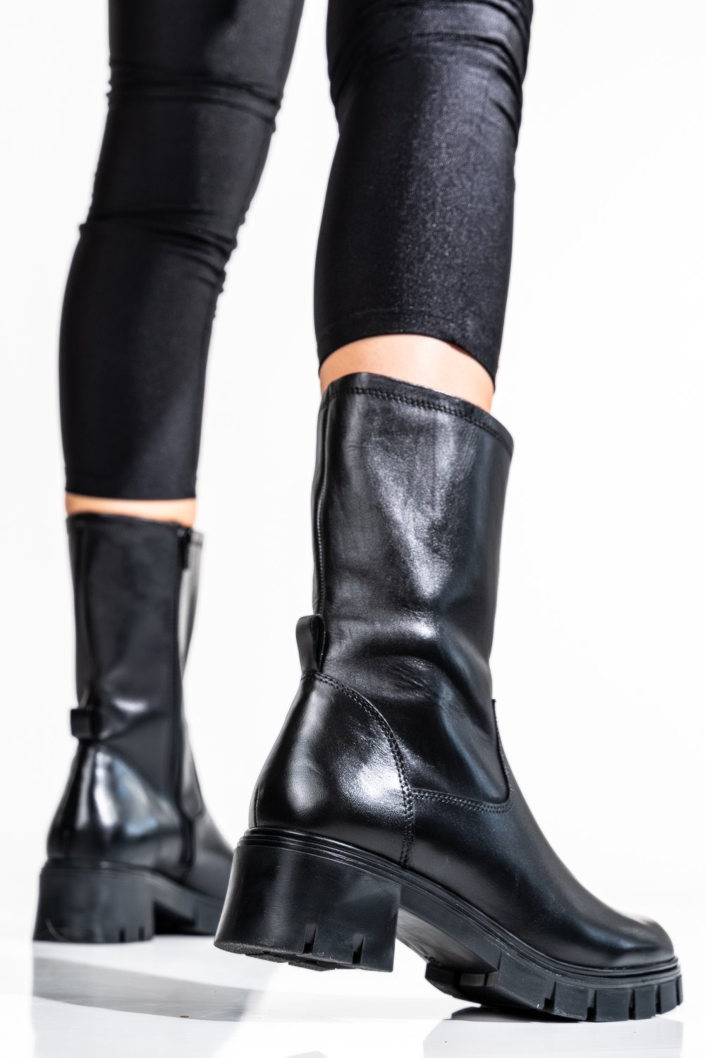 Fekete természetes bőr bakancs vs7hb08-3203