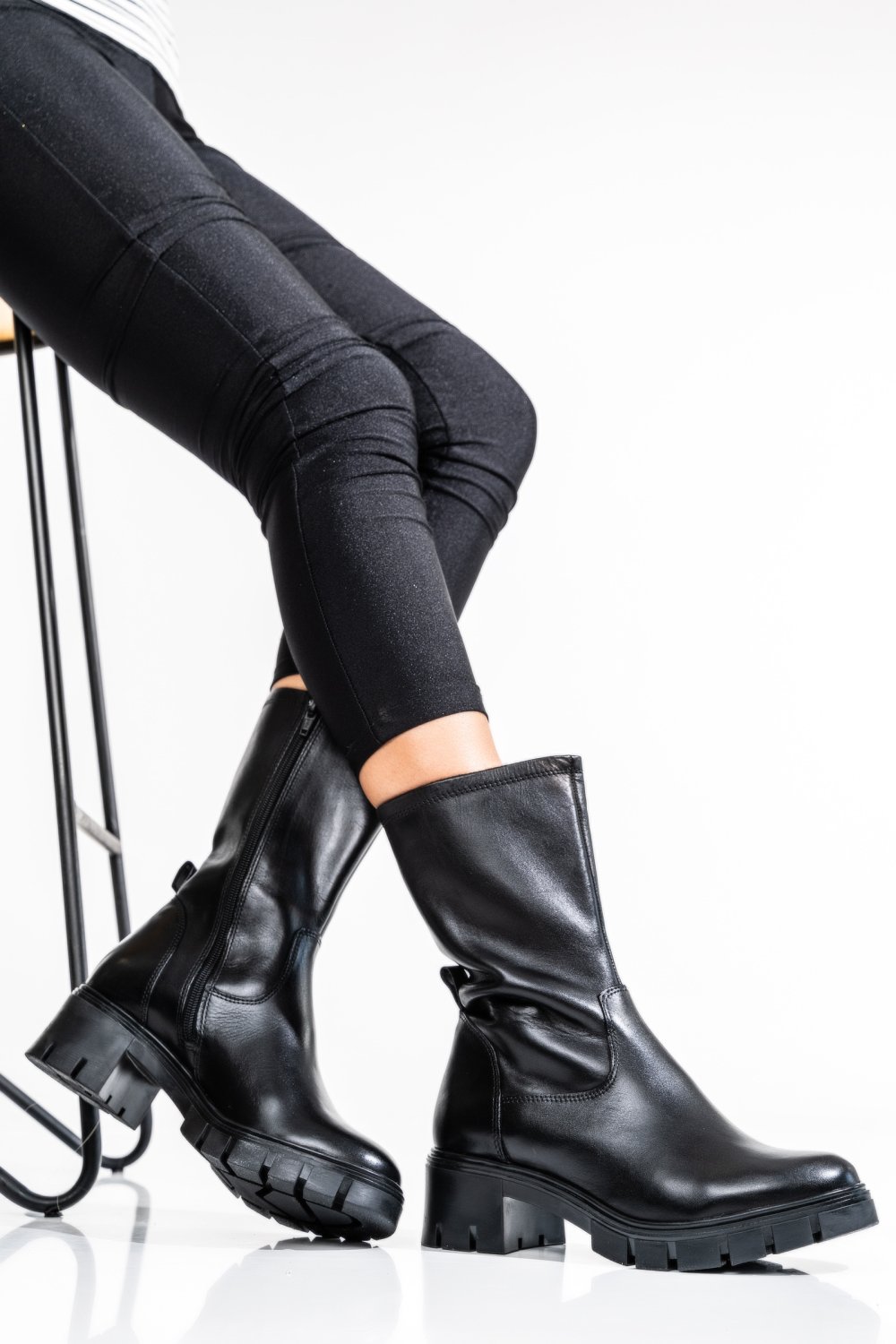 Fekete természetes bőr bakancs vs7hb08-3203