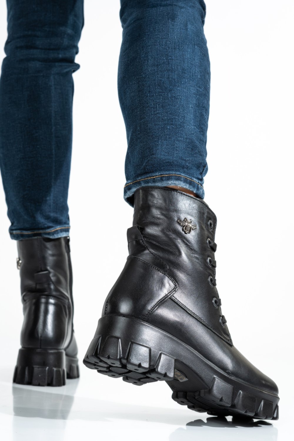 Fekete természetes bőr bakancs 9s7h52