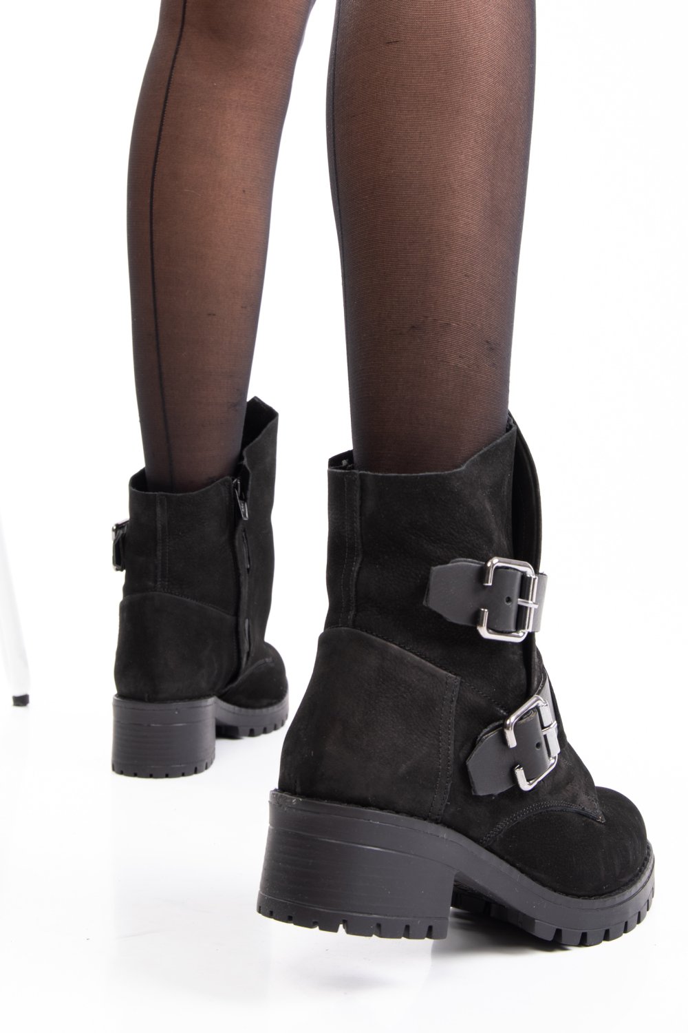 Fekete fordított bőr bakancs 1s7h92887nbk